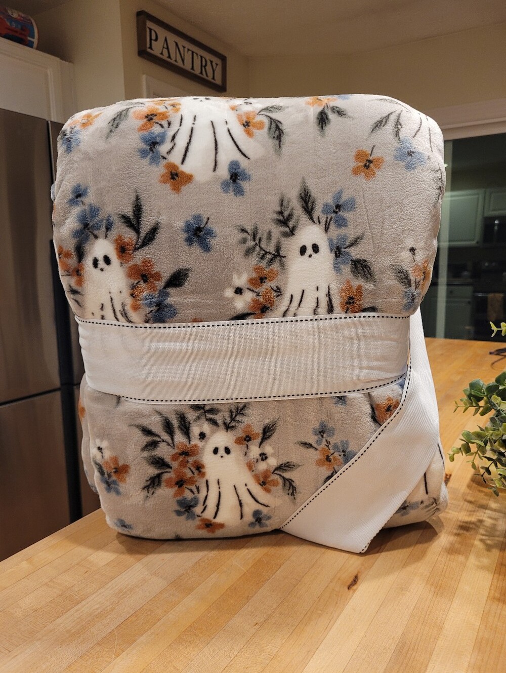 Martha Stewart Plush Ghost Floral Full Queen Halloween Blanket - Grey & Blue New